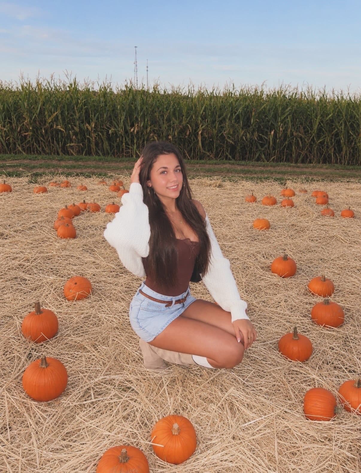 mia_pereyra photoshoot